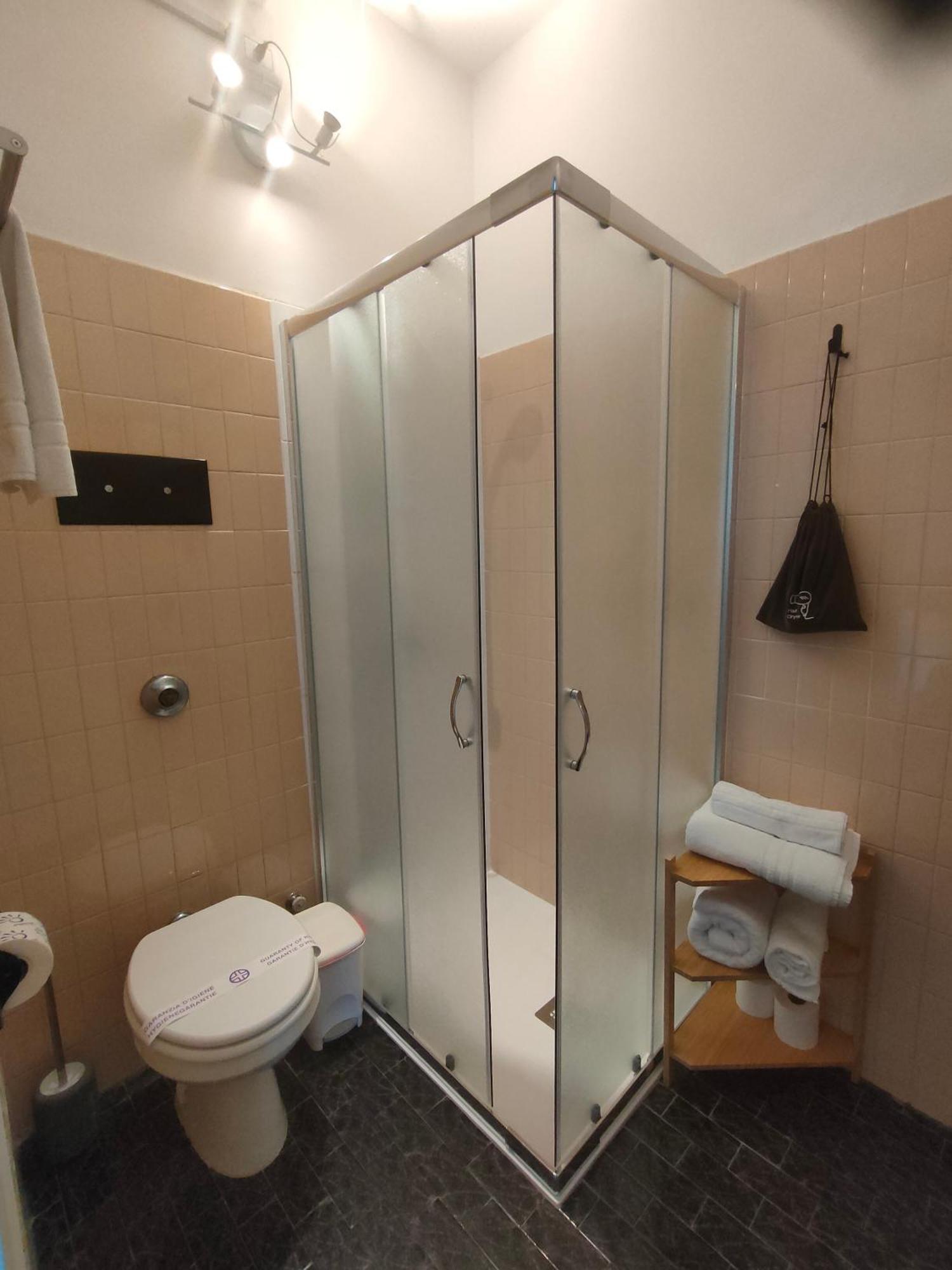 Albergo La Pescatrice Moniga del Garda Habitación foto